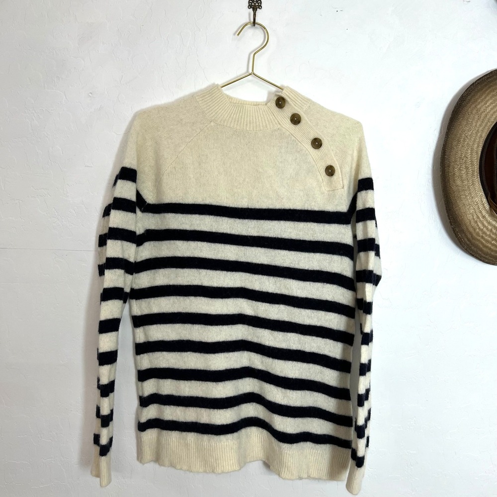 LL BEAN SIGNATURE Kingfield Wool Navy Beige Stripe Sweater Sz M Button Shoulder